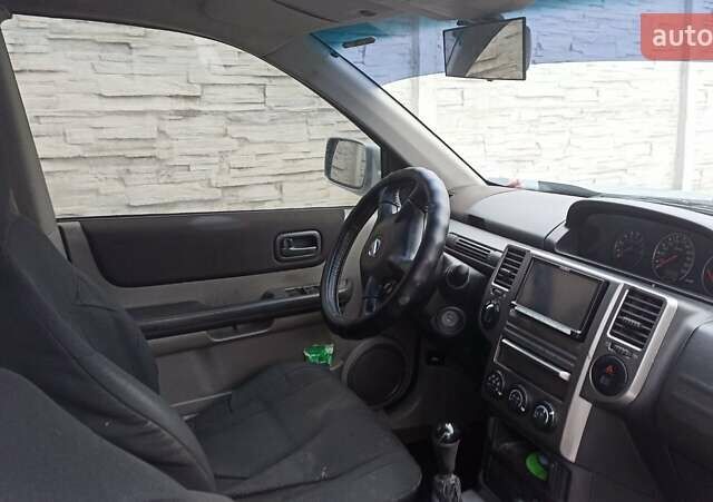 Сірий Ніссан ІксТрейл, об'ємом двигуна 2 л та пробігом 290 тис. км за 6000 $, фото 8 на Automoto.ua