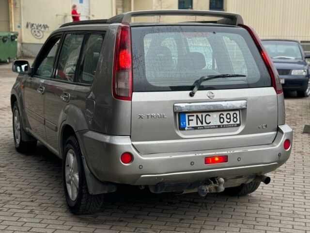 Серый Ниссан ИксТрейл, объемом двигателя 2.2 л и пробегом 191 тыс. км за 4600 $, фото 7 на Automoto.ua