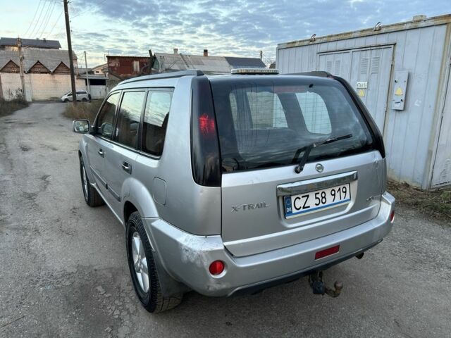 Сірий Ніссан ІксТрейл, об'ємом двигуна 2.2 л та пробігом 318 тис. км за 3300 $, фото 3 на Automoto.ua