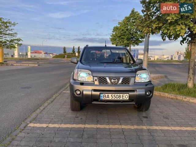 Серый Ниссан ИксТрейл, объемом двигателя 2.5 л и пробегом 360 тыс. км за 6417 $, фото 15 на Automoto.ua