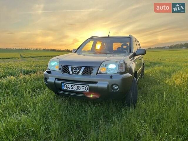 Серый Ниссан ИксТрейл, объемом двигателя 2.5 л и пробегом 360 тыс. км за 6417 $, фото 4 на Automoto.ua