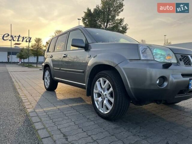 Серый Ниссан ИксТрейл, объемом двигателя 2.5 л и пробегом 360 тыс. км за 6417 $, фото 16 на Automoto.ua