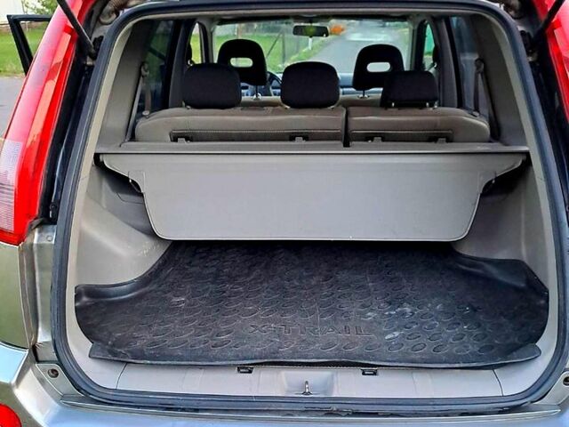 Серый Ниссан ИксТрейл, объемом двигателя 2 л и пробегом 214 тыс. км за 6585 $, фото 10 на Automoto.ua