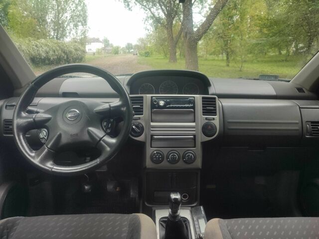 Серый Ниссан ИксТрейл, объемом двигателя 2.2 л и пробегом 3 тыс. км за 4800 $, фото 5 на Automoto.ua