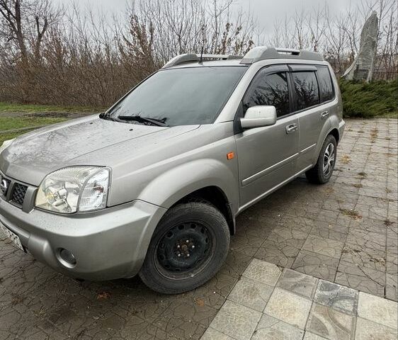 Сірий Ніссан ІксТрейл, об'ємом двигуна 2.2 л та пробігом 415 тис. км за 2380 $, фото 1 на Automoto.ua