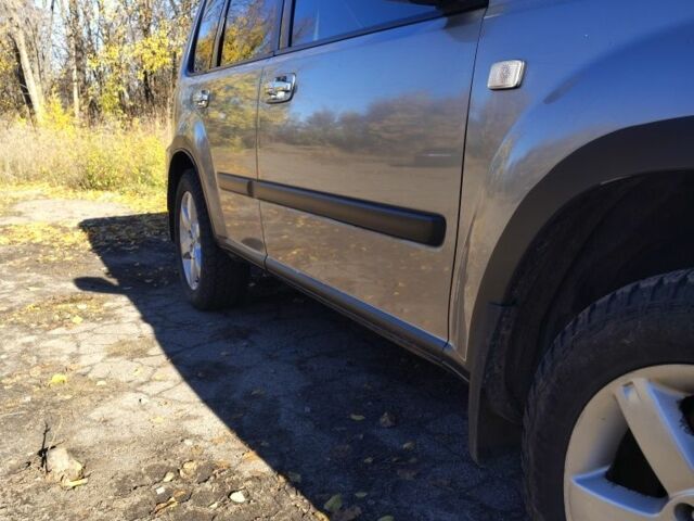 Серый Ниссан ИксТрейл, объемом двигателя 2.2 л и пробегом 286 тыс. км за 6000 $, фото 3 на Automoto.ua