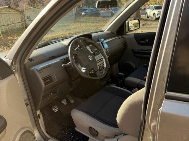 Сірий Ніссан ІксТрейл, об'ємом двигуна 2.2 л та пробігом 3 тис. км за 3850 $, фото 4 на Automoto.ua