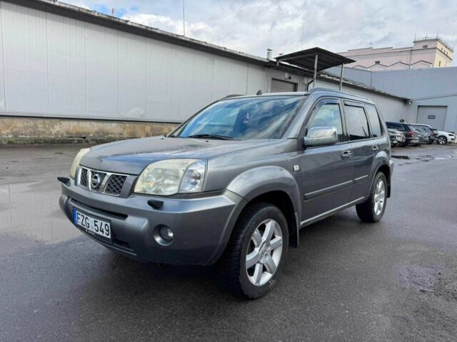 Серый Ниссан ИксТрейл, объемом двигателя 2.2 л и пробегом 292 тыс. км за 3200 $, фото 1 на Automoto.ua