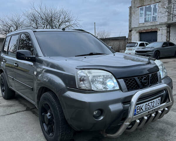Серый Ниссан ИксТрейл, объемом двигателя 2 л и пробегом 303 тыс. км за 4699 $, фото 14 на Automoto.ua