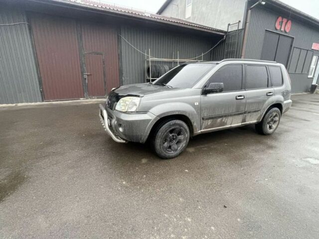 Серый Ниссан ИксТрейл, объемом двигателя 2 л и пробегом 303 тыс. км за 3600 $, фото 3 на Automoto.ua