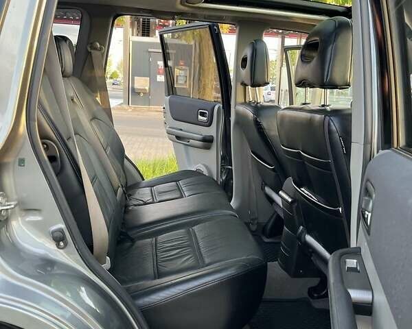 Серый Ниссан ИксТрейл, объемом двигателя 2.5 л и пробегом 360 тыс. км за 6417 $, фото 10 на Automoto.ua