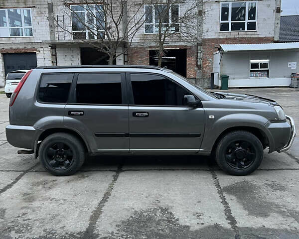 Серый Ниссан ИксТрейл, объемом двигателя 2 л и пробегом 303 тыс. км за 4699 $, фото 6 на Automoto.ua