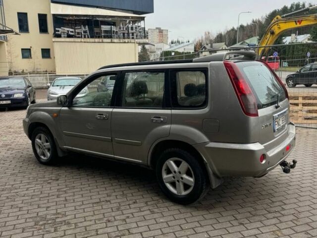 Серый Ниссан ИксТрейл, объемом двигателя 2.2 л и пробегом 191 тыс. км за 4600 $, фото 3 на Automoto.ua