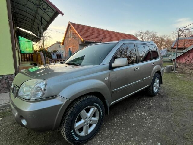 Сірий Ніссан ІксТрейл, об'ємом двигуна 2.2 л та пробігом 239 тис. км за 3900 $, фото 4 на Automoto.ua