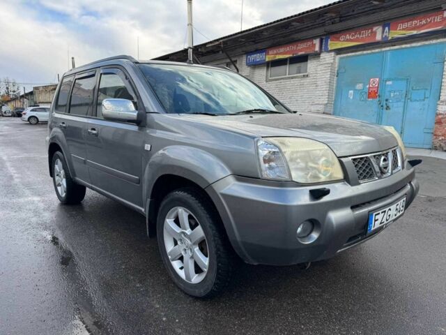 Серый Ниссан ИксТрейл, объемом двигателя 2.2 л и пробегом 292 тыс. км за 3200 $, фото 2 на Automoto.ua