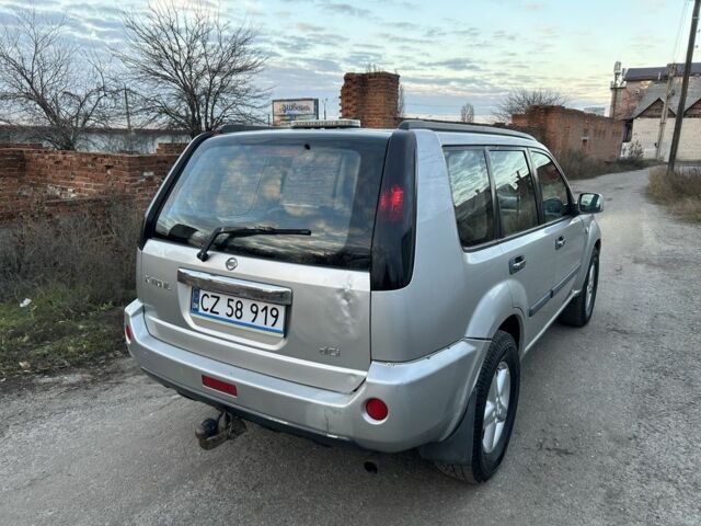 Сірий Ніссан ІксТрейл, об'ємом двигуна 2.2 л та пробігом 318 тис. км за 3300 $, фото 4 на Automoto.ua