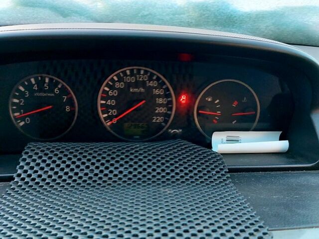 Серый Ниссан ИксТрейл, объемом двигателя 2.5 л и пробегом 126 тыс. км за 7800 $, фото 4 на Automoto.ua