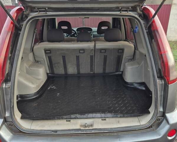 Серый Ниссан ИксТрейл, объемом двигателя 2.2 л и пробегом 383 тыс. км за 6000 $, фото 1 на Automoto.ua