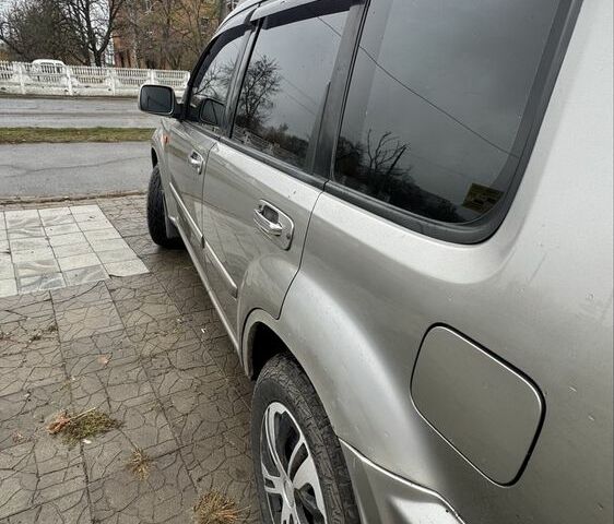 Сірий Ніссан ІксТрейл, об'ємом двигуна 2.2 л та пробігом 415 тис. км за 2380 $, фото 4 на Automoto.ua