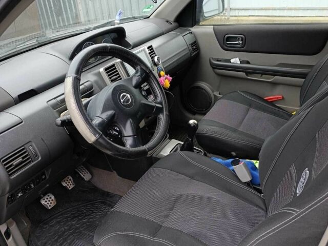 Сірий Ніссан ІксТрейл, об'ємом двигуна 2.5 л та пробігом 211 тис. км за 7500 $, фото 7 на Automoto.ua