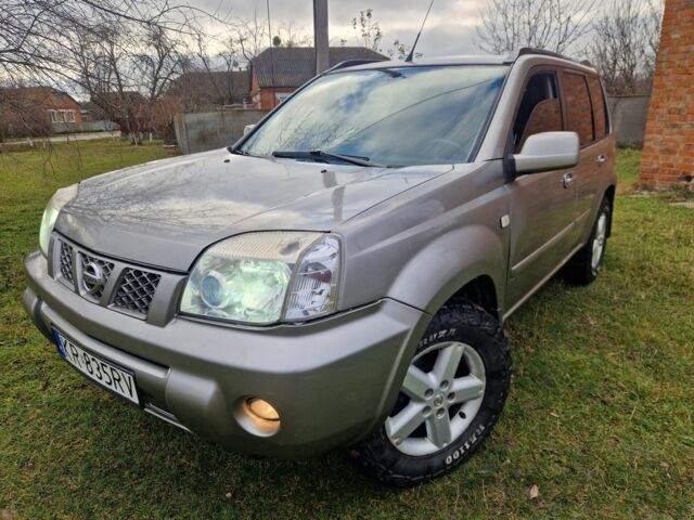 Сірий Ніссан ІксТрейл, об'ємом двигуна 2.2 л та пробігом 239 тис. км за 3900 $, фото 11 на Automoto.ua