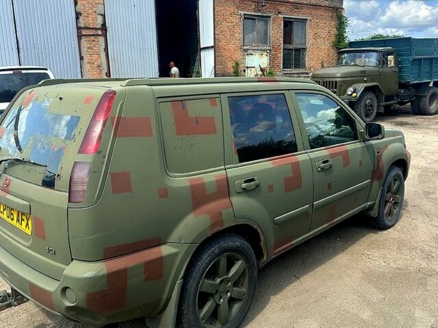 Серый Ниссан ИксТрейл, объемом двигателя 2.2 л и пробегом 252 тыс. км за 1300 $, фото 3 на Automoto.ua