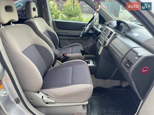 Серый Ниссан ИксТрейл, объемом двигателя 2 л и пробегом 209 тыс. км за 6800 $, фото 16 на Automoto.ua