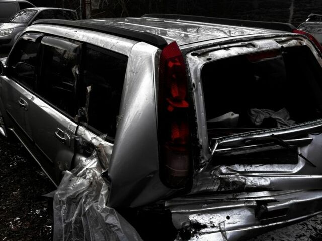 Серый Ниссан ИксТрейл, объемом двигателя 2 л и пробегом 240 тыс. км за 2500 $, фото 5 на Automoto.ua