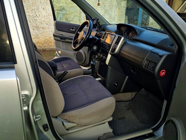 Серый Ниссан ИксТрейл, объемом двигателя 2 л и пробегом 208 тыс. км за 7300 $, фото 6 на Automoto.ua