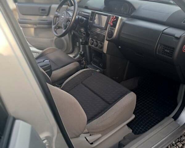 Сірий Ніссан ІксТрейл, об'ємом двигуна 2.18 л та пробігом 208 тис. км за 7200 $, фото 12 на Automoto.ua