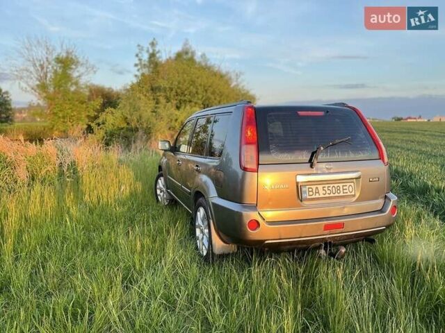 Серый Ниссан ИксТрейл, объемом двигателя 2.5 л и пробегом 360 тыс. км за 6417 $, фото 7 на Automoto.ua