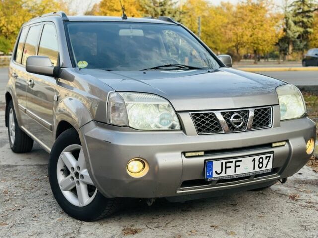 Серый Ниссан ИксТрейл, объемом двигателя 2.2 л и пробегом 280 тыс. км за 3400 $, фото 10 на Automoto.ua