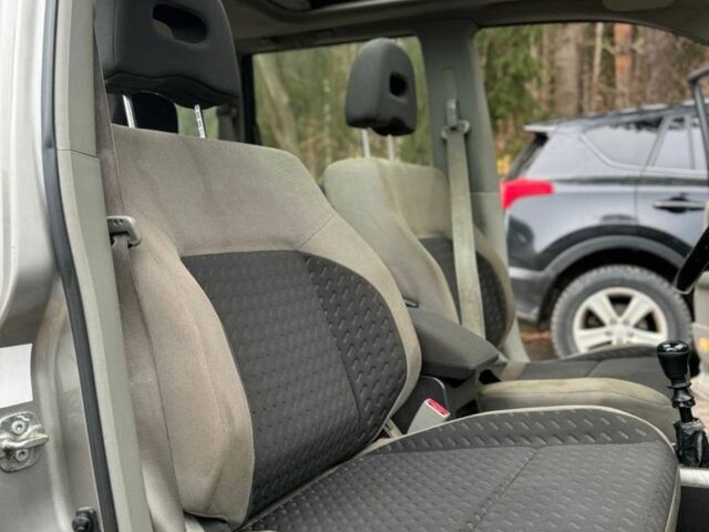 Серый Ниссан ИксТрейл, объемом двигателя 2.2 л и пробегом 191 тыс. км за 4600 $, фото 15 на Automoto.ua