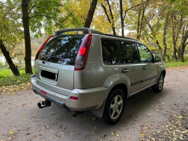 Сірий Ніссан ІксТрейл, об'ємом двигуна 0 л та пробігом 240 тис. км за 3999 $, фото 3 на Automoto.ua