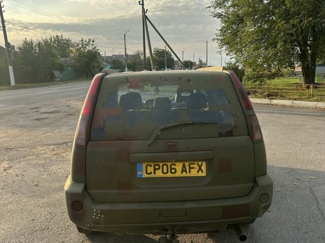 Сірий Ніссан ІксТрейл, об'ємом двигуна 2.2 л та пробігом 258 тис. км за 2800 $, фото 4 на Automoto.ua