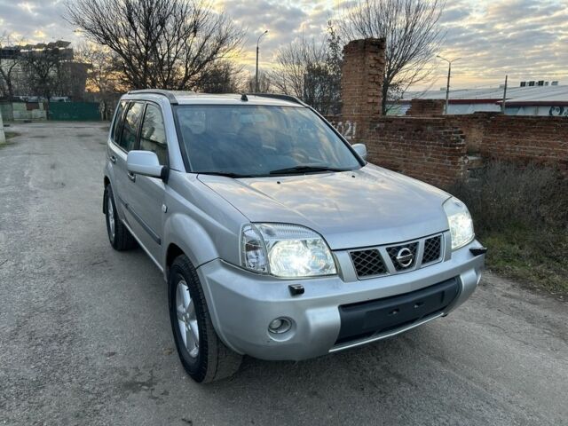 Сірий Ніссан ІксТрейл, об'ємом двигуна 2.2 л та пробігом 318 тис. км за 3300 $, фото 1 на Automoto.ua