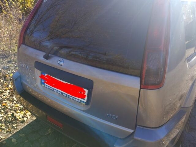 Серый Ниссан ИксТрейл, объемом двигателя 2.2 л и пробегом 286 тыс. км за 6000 $, фото 6 на Automoto.ua