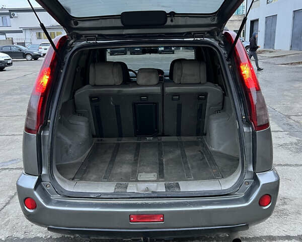 Серый Ниссан ИксТрейл, объемом двигателя 2 л и пробегом 303 тыс. км за 4699 $, фото 15 на Automoto.ua