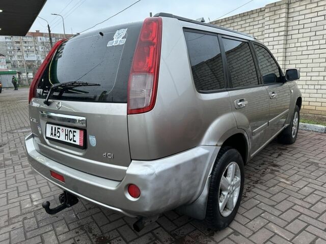 Сірий Ніссан ІксТрейл, об'ємом двигуна 2.2 л та пробігом 258 тис. км за 3800 $, фото 5 на Automoto.ua