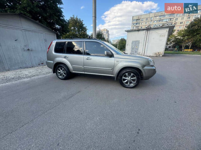 Серый Ниссан ИксТрейл, объемом двигателя 2 л и пробегом 283 тыс. км за 6500 $, фото 10 на Automoto.ua