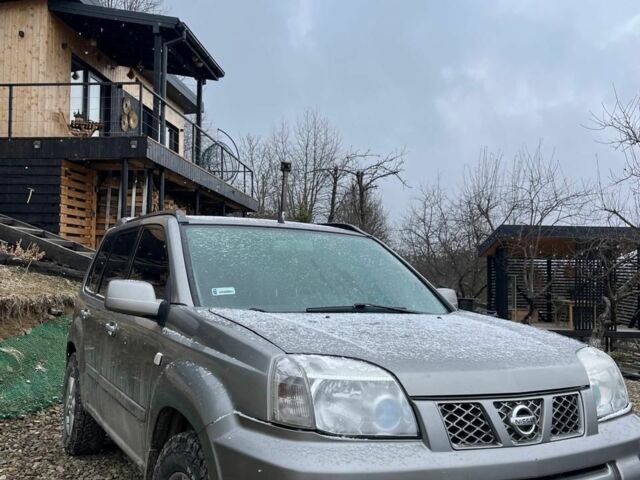 Сірий Ніссан ІксТрейл, об'ємом двигуна 2.2 л та пробігом 239 тис. км за 3900 $, фото 3 на Automoto.ua