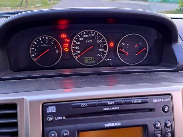 Серый Ниссан ИксТрейл, объемом двигателя 2 л и пробегом 214 тыс. км за 6585 $, фото 7 на Automoto.ua