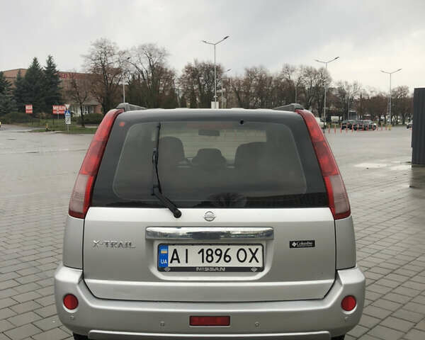 Серый Ниссан ИксТрейл, объемом двигателя 2 л и пробегом 192 тыс. км за 6600 $, фото 5 на Automoto.ua