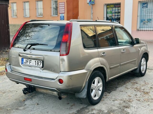 Серый Ниссан ИксТрейл, объемом двигателя 2.2 л и пробегом 280 тыс. км за 3400 $, фото 3 на Automoto.ua