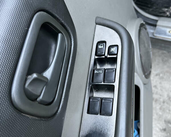 Серый Ниссан ИксТрейл, объемом двигателя 2 л и пробегом 303 тыс. км за 4699 $, фото 7 на Automoto.ua