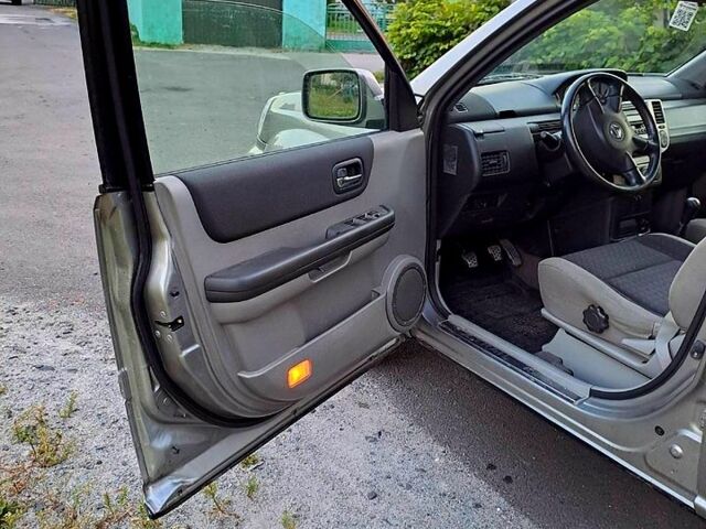 Серый Ниссан ИксТрейл, объемом двигателя 2 л и пробегом 214 тыс. км за 6585 $, фото 12 на Automoto.ua