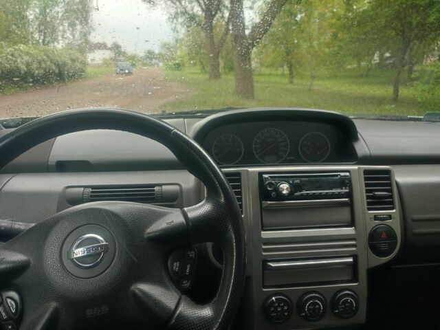 Серый Ниссан ИксТрейл, объемом двигателя 2.2 л и пробегом 3 тыс. км за 4800 $, фото 2 на Automoto.ua