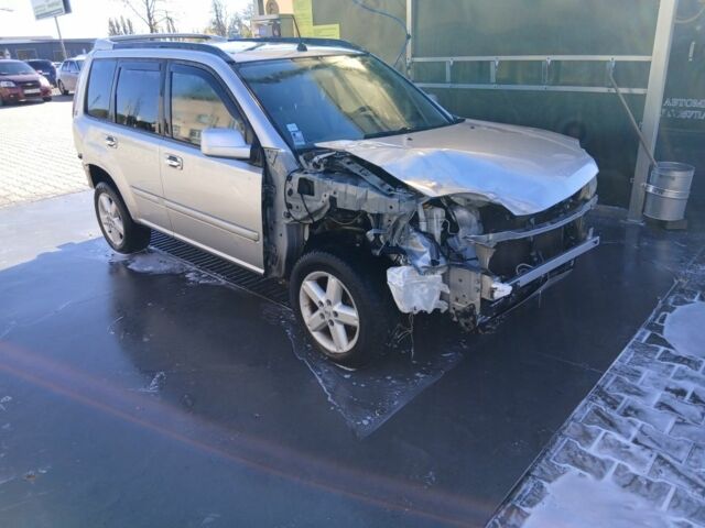 Серый Ниссан ИксТрейл, объемом двигателя 0 л и пробегом 200 тыс. км за 2100 $, фото 7 на Automoto.ua