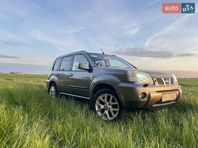 Серый Ниссан ИксТрейл, объемом двигателя 2.5 л и пробегом 360 тыс. км за 6417 $, фото 25 на Automoto.ua