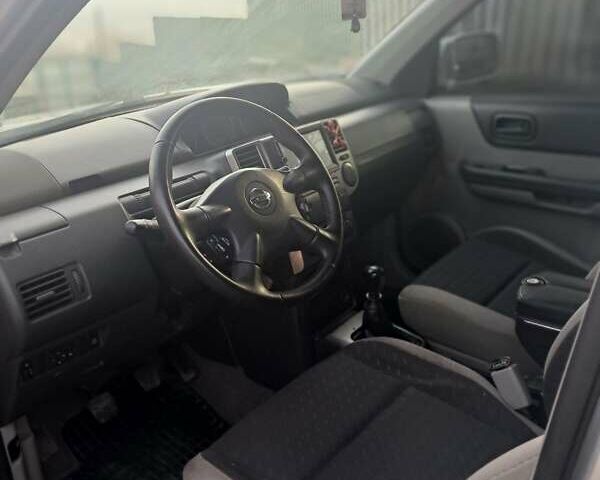 Сірий Ніссан ІксТрейл, об'ємом двигуна 2.18 л та пробігом 208 тис. км за 7200 $, фото 9 на Automoto.ua